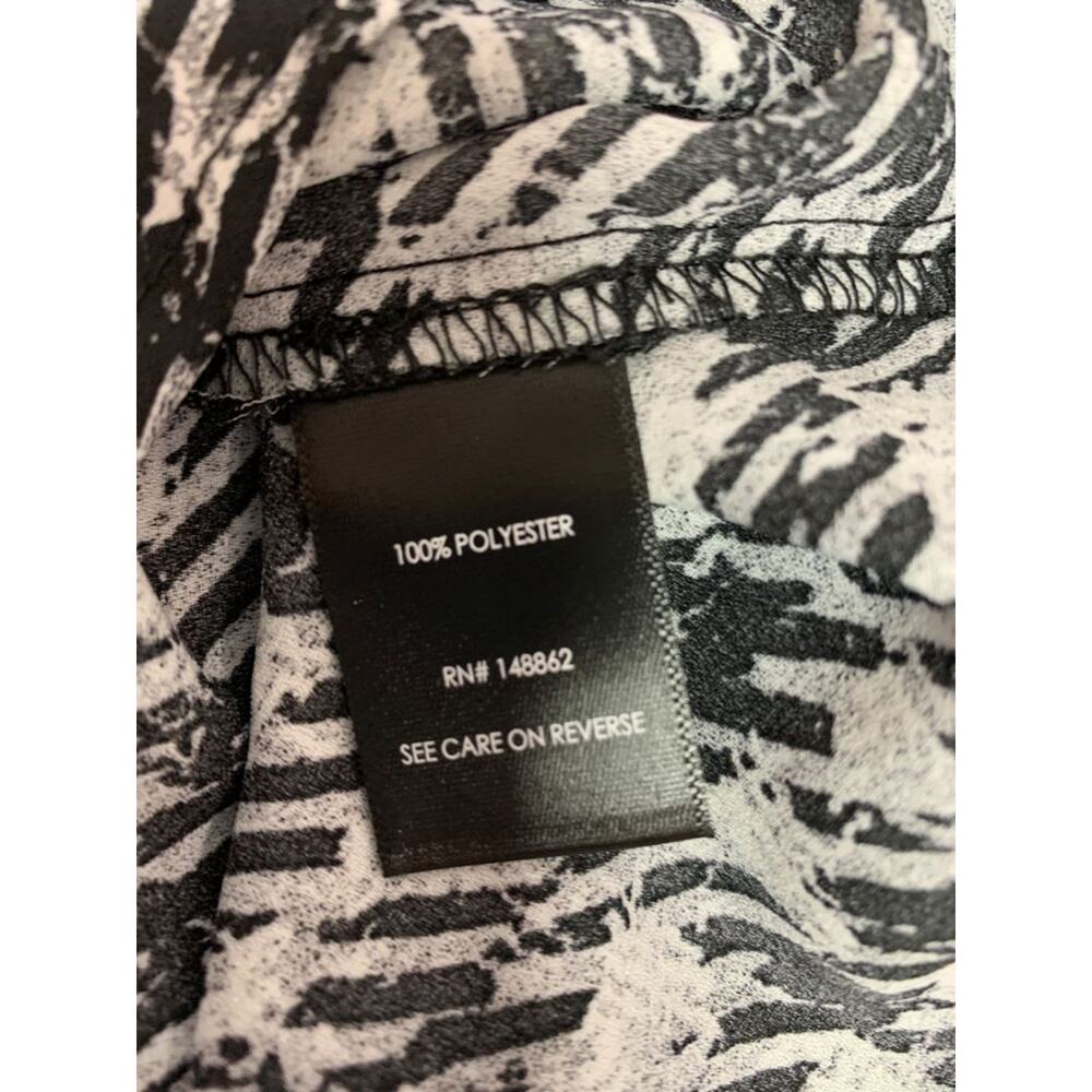 Size 5X Torrid Harper Blouse Shirt Womens Black Gray Roll Tab Sleeve - Picture 9 of 9
